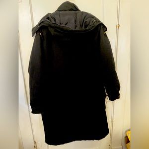 Heavy women’s size M coat with detachable hood. Zipper and button